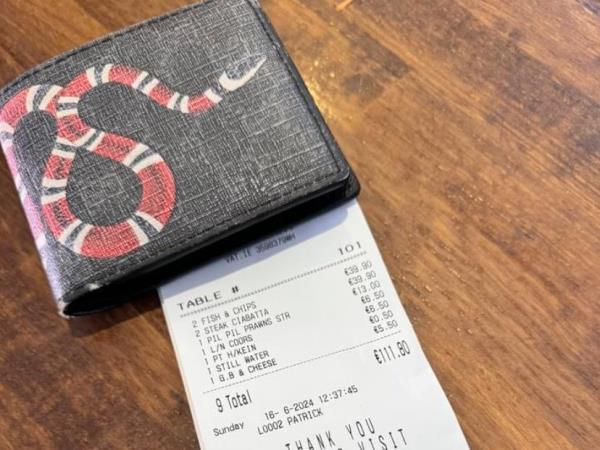 Pictures of the wallet and the bill were posted on Facebook and handed in to gardai