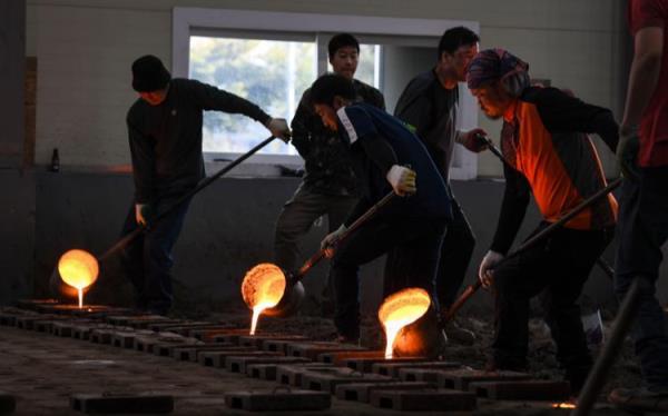 经济学家质疑尹富根的移民政策