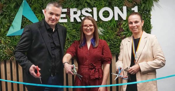 版本1在伯明翰推出了新的技术中心