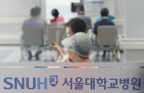 政府和医生之间进行对话的希望增加了