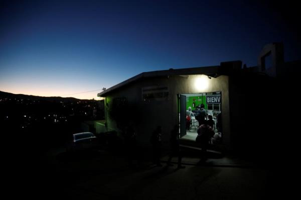 为什么拜登的庇护禁令对墨西哥人和其他国家的人影响最大｜ PBS新闻