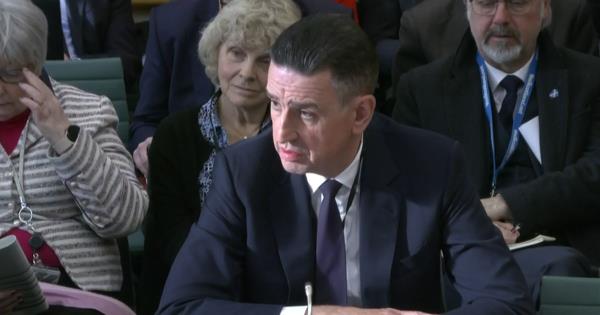 富士通老板保罗·帕特森对公司在“邮局地平线”丑闻中所扮演的角色表示“非常抱歉”