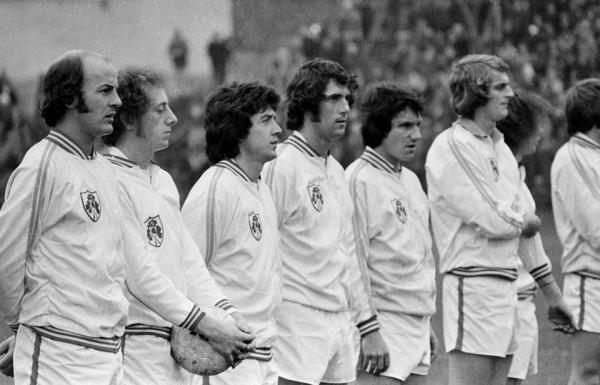 Joe Kinnear (third left) was capped 26 times by Ireland between 1967 and 1975. Photo: Co<em></em>nnolly Collection/Sportsfile