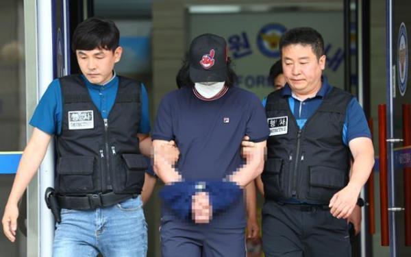 男子因谋杀被判无期徒刑，并因漏水纠纷焚烧邻居尸体