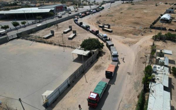 在救援车队进入加沙几个小时后，以色列加强了对加沙的轰炸