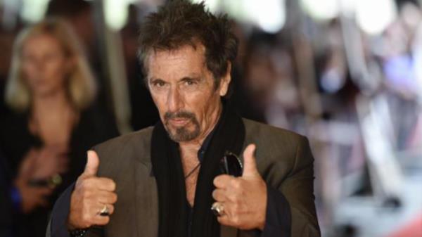 阿尔·帕西诺就29岁女友怀孕一事打破沉默;《商业标准报》非常特别