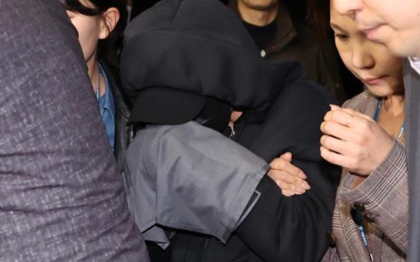 奥运会击剑金牌得主前未婚夫因欺诈指控被通缉