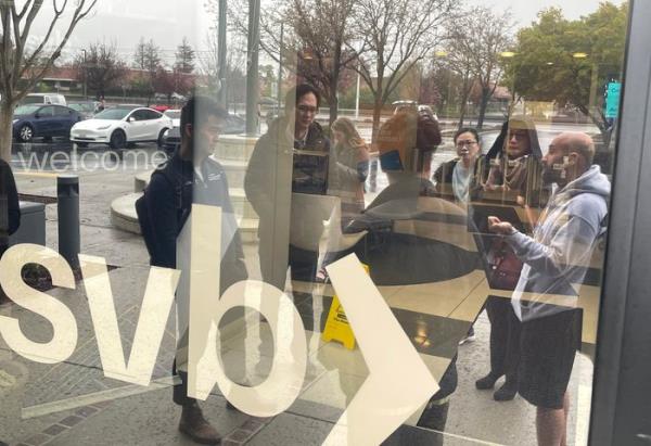 对冲基金和银行愿意购买被困在硅谷银行的存款