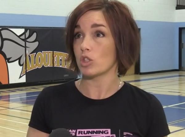 萨德伯里的老师给学生发短信“我喜欢口交”，被吊销执照