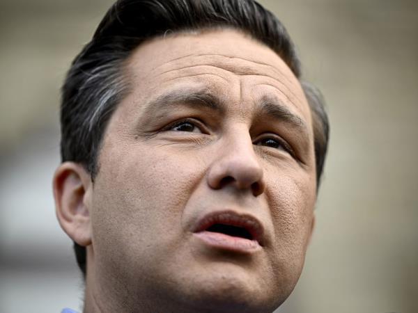 皮埃尔·波利耶夫尔想要重建“破碎的”加拿大，但必须修复自己的形象