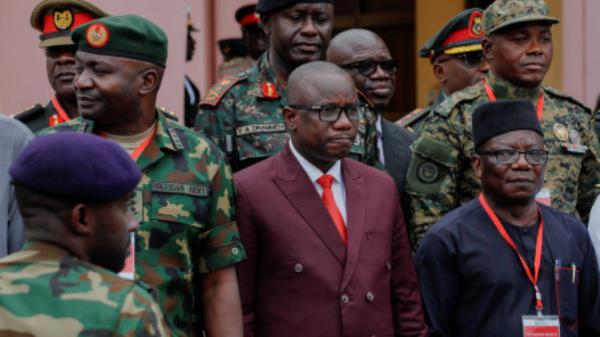 西非国家集团表示，如果其他一切都失败，我们将进入尼日尔