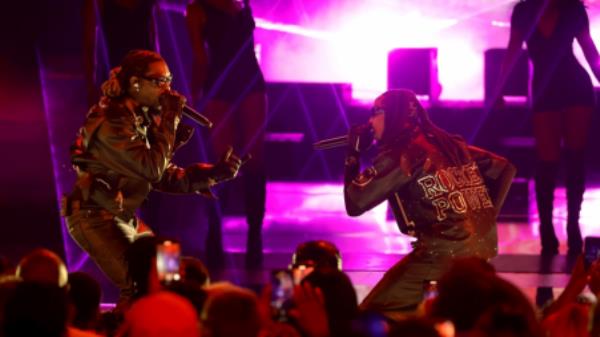 Offset和Quavo向《商业标准》致敬