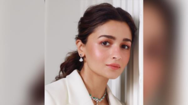 Alia Bhatt在Yash Raj电影公司的间谍宇宙｜商业标准中担任第一位女性女主角