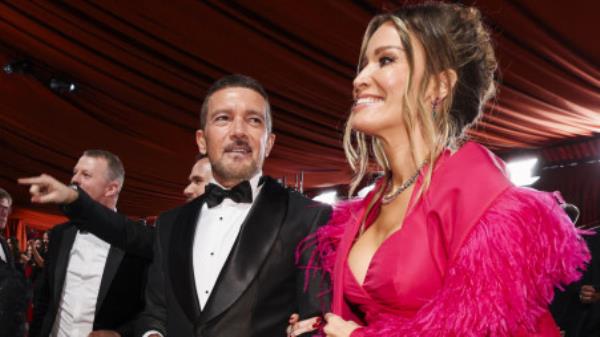 Anto<em></em>nio Banderas an Nicole Banderas pose on the champagne-colored red carpet during the Oscars arrivals at the 95th Academy Awards in Hollywood, Los Angeles, California, US, March 12, 2023. REUTERS/Mario Anzuoni