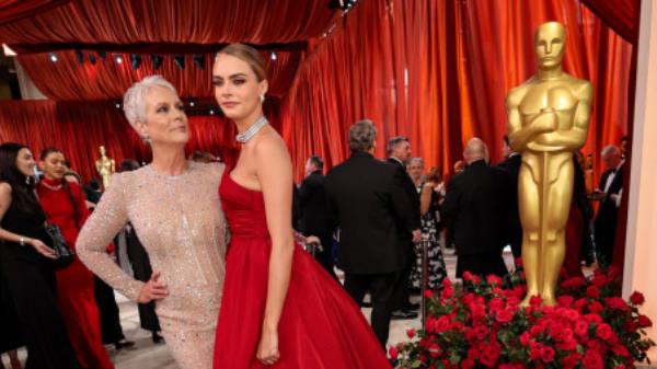 Jamie Lee Curtis and Cara Delavigne pose on the champagne-colored red carpet during the Oscars arrivals at the 95th Academy Awards in Hollywood, Los Angeles, California, US, March 12, 2023. REUTERS/Mario Anzuoni