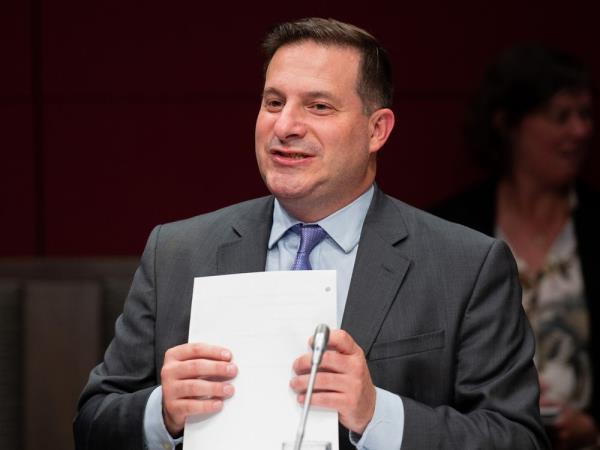 参议员们担心，众议院通过法案后，批准对阿富汗的援助会被推迟