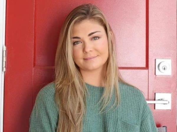 一名女子起诉前老师将她的裸照发布在复仇色情网站上