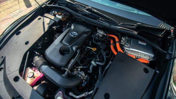 丰田皇冠RS Advance：专为汽车爱好者设计的豪华轿车