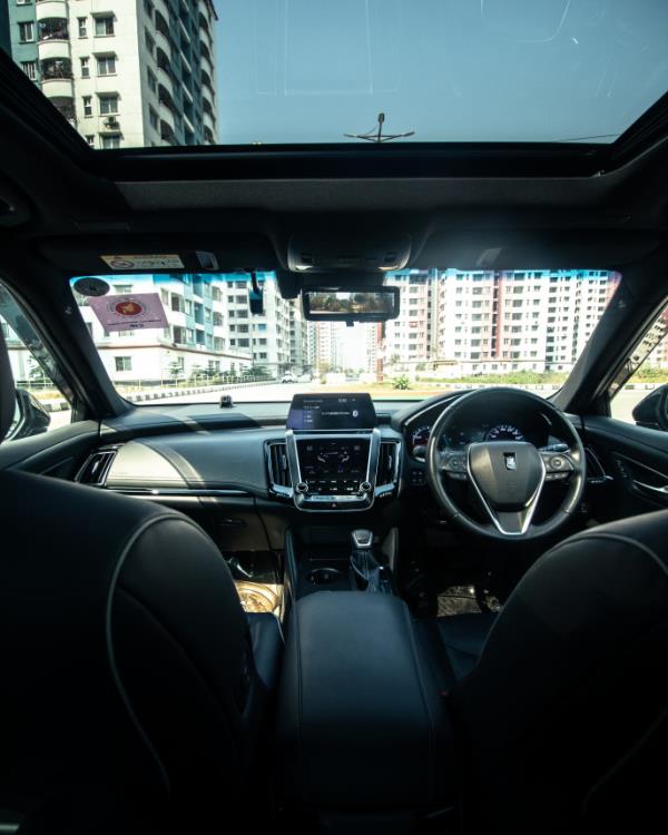 The interior of the Crown RS Advance features a luxurious cabin that is loaded with high-tech features. Photo: Akif Hamid</p>

<p>　　