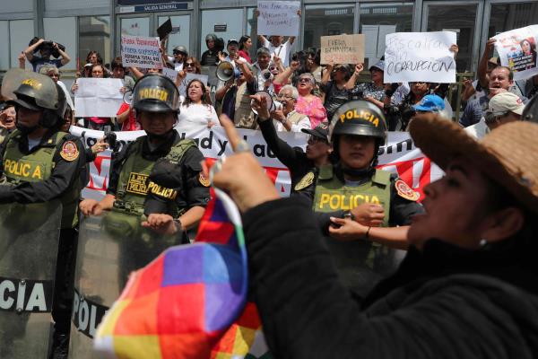 秘鲁总检察长办公室的腐败调查引发了一场权力斗争