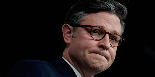 迈克·约翰逊在被任命为议长之前警告说，美国正走在一条“黑暗和堕落”的道路上，并说这个国家“几乎无可救药”