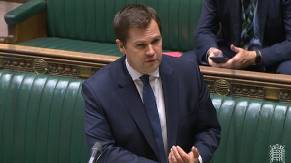 罗伯特·杰里克因政府的卢旺达计划辞去移民部长一职