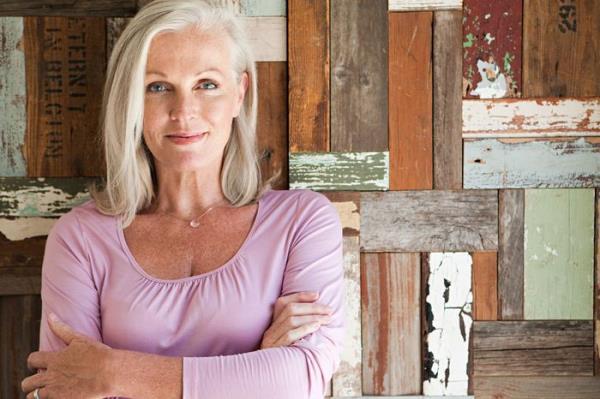 我和丈夫结婚17年后离婚了他把我们的房子卖了一大笔钱我有权得到我的那份吗？