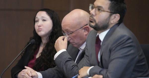 被指控的高地公园游行枪手对警方的言论记录可以在父亲的审判中使用