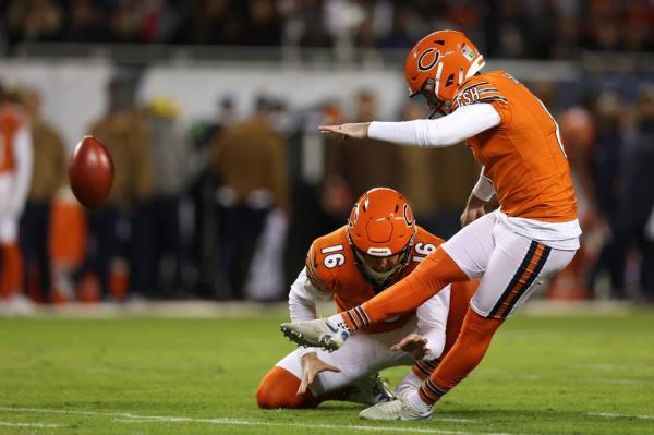 Bears place kicker Cairo Santos kicks a field goal in the second quarter against the Panthers at Soldier Field on Nov. 9, 2023.