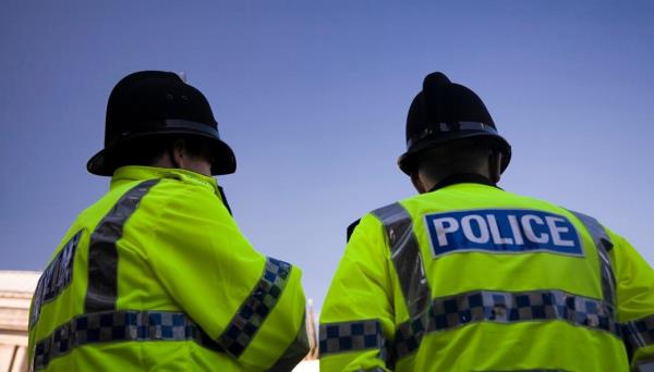 英国警方调查在垃圾箱中发现的神秘死亡女子