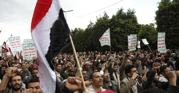 胡塞武装在红海发动袭击后，人们对更广泛的中东冲突的担忧加剧