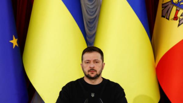 泽连斯基赞扬乌克兰人与俄罗斯的战斗和天气