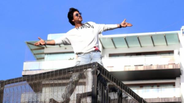 沙鲁克·汗(Shah Rukh Khan)在IMDb最受欢迎的10位印度明星名单中名列前茅