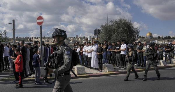 战争时期的以色列对巴勒斯坦的异议几乎没有容忍，镇压言论自由和政治活动