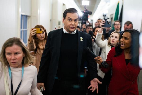 一群纽约共和党人将乔治·桑托斯驱逐出众议院