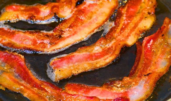 烹饪培根三明治的“最美味的方法”和制作“完美脆脆”培根的方法