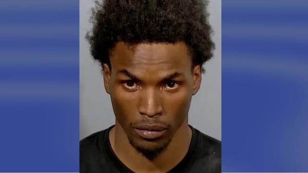 警方称，被控在拉斯维加斯购物中心抢劫的男子第二天又回来买了一顶帽子