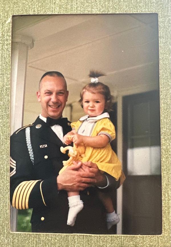 退伍军人的职业生涯从为国家服务转向为42区的选民服务