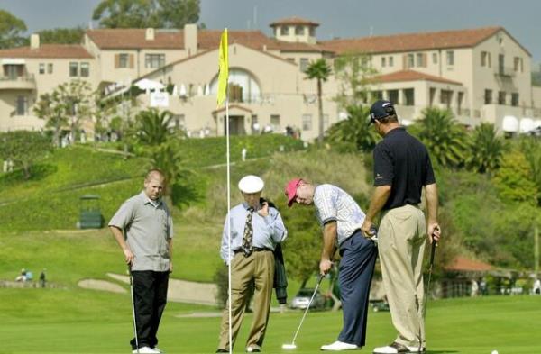 对洛杉矶高尔夫产生巨大影响的“小职业选手”埃迪·梅林斯去世，享年91岁