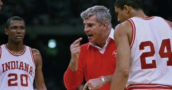 参考书目：《悬崖边的一个赛季》是关于教练鲍勃·奈特的我们再也买不到这样的体育书籍了