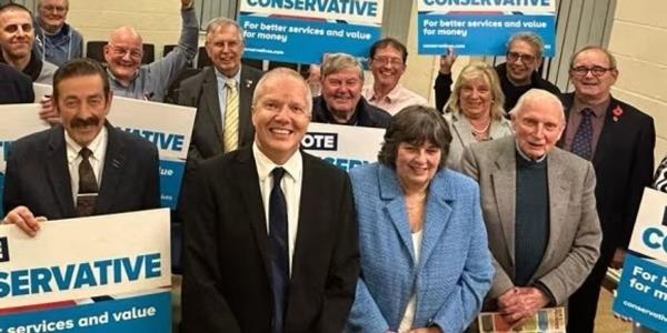 保守党议员候选人因变性言论引发众怒而被迫辞职