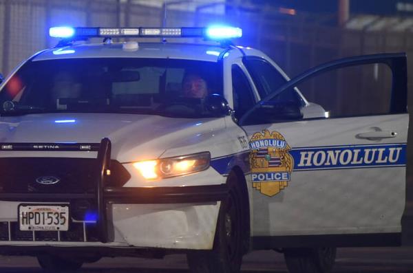 20岁的男子在卡美哈美哈高速公路上撞上超速行驶的车辆后死亡
