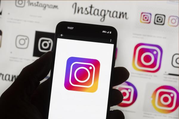 Instagram开始对信息中的裸体进行模糊处理，以打击性勒索