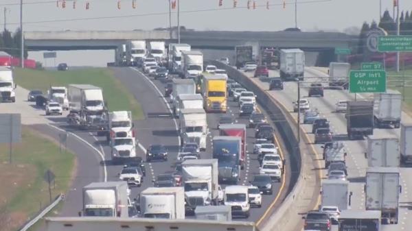 I-85号公路在56号出口因电线倒塌而关闭后重新开放