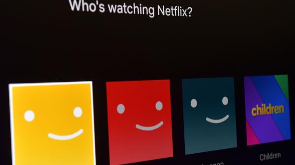 设备限制、密码共享费用：Netflix和其他流媒体巨头是如何打击的