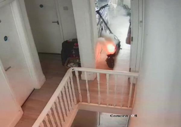 “我骗过了死亡”——一名男子在布伦特家中充电时，电动滑板车起火，他震惊了
