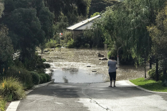 墨尔本水务建议允许淹没退休别墅，询问听到