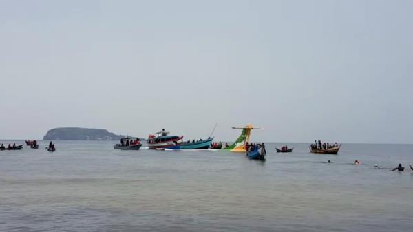坦桑尼亚小型客机在维多利亚湖坠毁，造成19人死亡