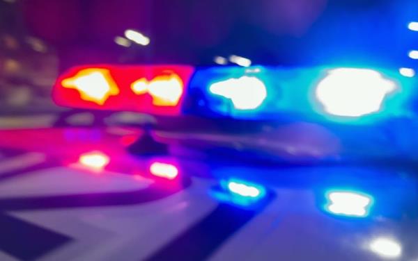 一男子入室行窃，留下了写有他名字的搜查令：警察