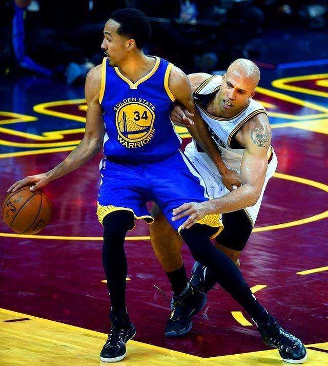 间谍：住在勇士队球星肖恩·约翰逊的度假屋吧_约翰逊的队友_nba巨星约翰逊